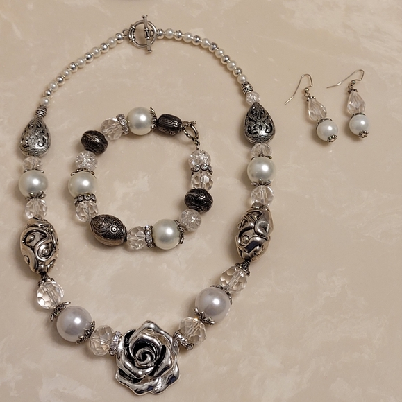 Silver and Pearl Beaded Jewelry Set - Picture 1 of 8